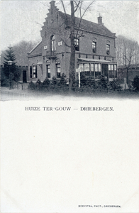 9988 Gezicht op de voor- en rechtergevel van het herenhuis Ter Gouw (Bosstraat) te Driebergen. N.B. De gemeenten ...